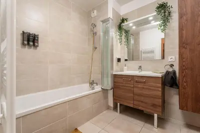 Salle de bains dans l'établissement Proche Gare, Netflix, Wi-Fi fibre, paisible