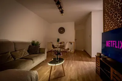 Télévision ou salle de divertissement dans l'établissement Proche Gare, Netflix, Wi-Fi fibre, paisible