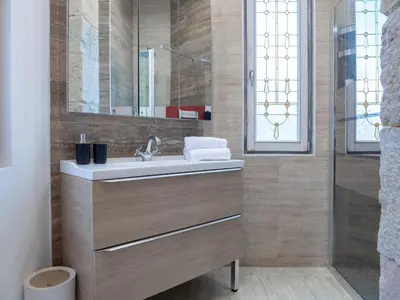 Salle de bains dans l'établissement Appartements du Château GrandClément, entre Histoire & Modernité Cœur Métropole