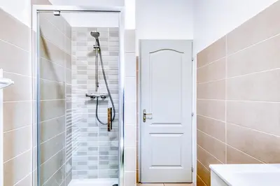 Salle de bains dans l'établissement La Suite Familiale - T3 - CNPE - Lagnieu