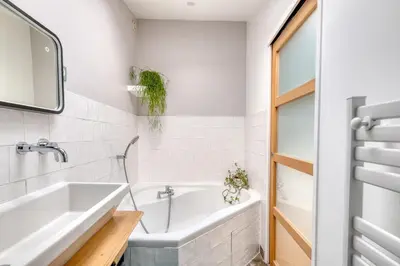 Salle de bains dans l'établissement La Petite Maison Centrale - T4 - Centre Montluel