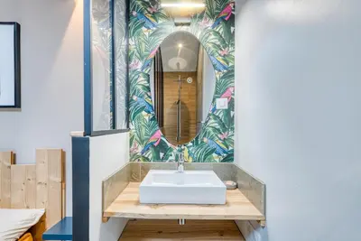 Salle de bains dans l'établissement La Petite Maison Centrale - T4 - Centre Montluel