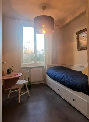 Un ou plusieurs lits dans un hébergement de l'établissement Charmant studio privatif au coeur de Lyon