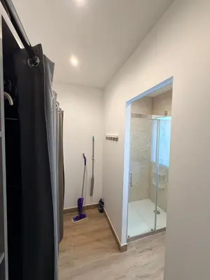 Salle de bains dans l'établissement Villa de 120m2 avc jardin 3 chambres 8 Voyageurs