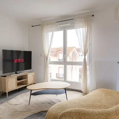 Charmant et Chaleureux avec parking et clim