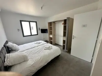 Un ou plusieurs lits dans un hébergement de l'établissement MAISON 60 avec 3 chambres lechaffardcom