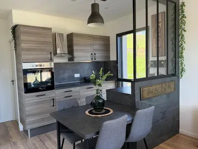 Cuisine ou kitchenette dans l'établissement Studio cosy au Crêt du Chardon