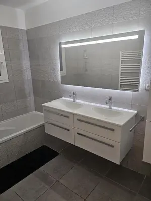 Salle de bains dans l'établissement Maison confortable près de Lyon
