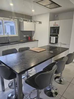 Cuisine ou kitchenette dans l'établissement Maison confortable près de Lyon