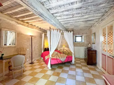 Un ou plusieurs lits dans un hébergement de l'établissement Belle chambre avec grand espace de vie - REVENTIN VAUGRIS