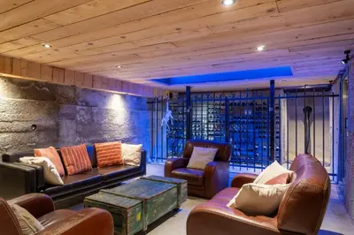 Coin salon dans l'établissement Maison d'exception au coeur de Lyon avec piscine