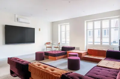 Coin salon dans l'établissement Maison d'exception au coeur de Lyon avec piscine