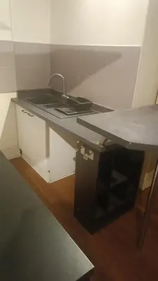 Cuisine ou kitchenette dans l'établissement Superbe studio Lyon 3 avec chambre et balcon