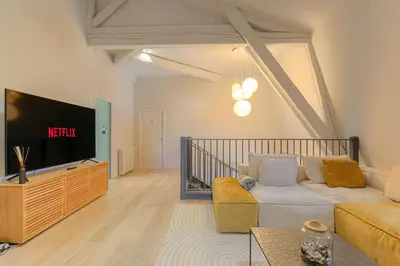 Télévision ou salle de divertissement dans l'établissement L'Exception en Beaujolais - Proximité Lyon