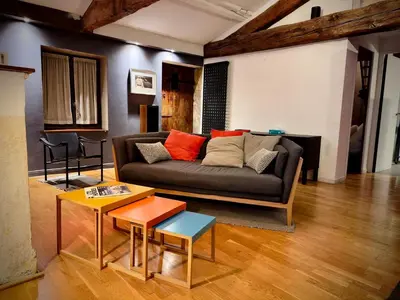 Coin salon dans l'établissement Appartement calme à Valmy, accès vieux Lyon 5mn