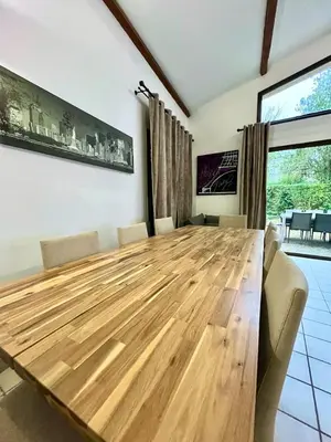 Télévision ou salle de divertissement dans l'établissement Maison La Clairière - Jardin et parking - 10 pers - 4 chambres - 15 min de Lyon