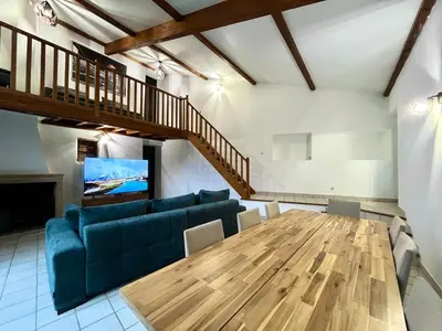 Coin salon dans l'établissement Maison La Clairière - Jardin et parking - 10 pers - 4 chambres - 15 min de Lyon