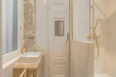 Salle de bains dans l'établissement Cosy et Calme à Cordeliers