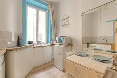 Cuisine ou kitchenette dans l'établissement Cosy et Calme à Cordeliers