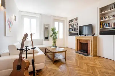 Télévision ou salle de divertissement dans l'établissement Saxe And The City , Downtown Lyon
