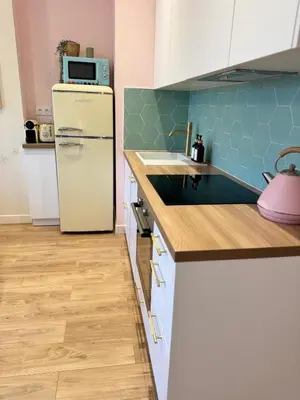 Cuisine ou kitchenette dans l'établissement California Vibes Charpennes - Métro 5 min - 6 pers
