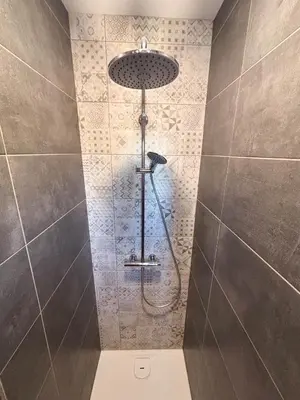 Salle de bains dans l'établissement Les Chambres de MARIE