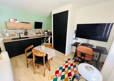 Cuisine ou kitchenette dans l'établissement Appartement cosy au cœur de Montchat- tout confort