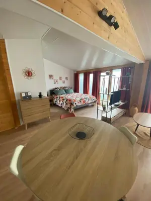 Un ou plusieurs lits dans un hébergement de l'établissement Chalet bois cosy indépendant Saint Jean de Niost