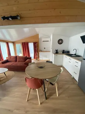 Cuisine ou kitchenette dans l'établissement Chalet bois cosy indépendant Saint Jean de Niost
