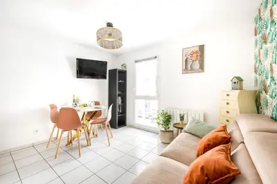Télévision ou salle de divertissement dans l'établissement BnGo l Cosy et Calme l Métro B, 4 personnes
