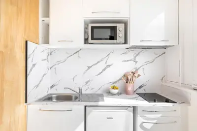 Cuisine ou kitchenette dans l'établissement BnGo l La Parenthèse Gare PartDieu l 2 personnes