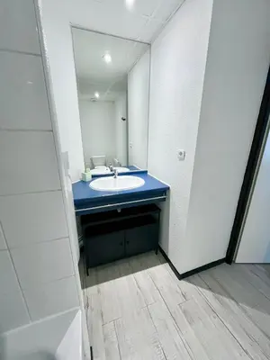 Salle de bains dans l'établissement Calm and Cozy Apartment