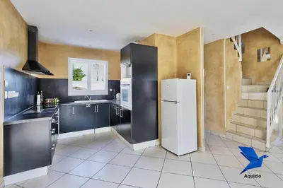 Cuisine ou kitchenette dans l'établissement Belle Maison-St Exupéry- Groupama stadium-Viarhona-T3