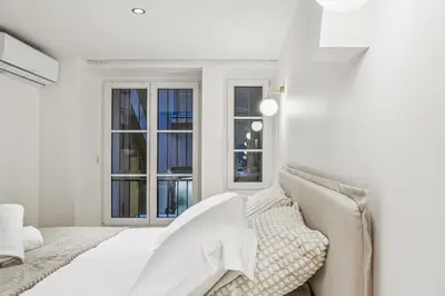 Un ou plusieurs lits dans un hébergement de l'établissement Superbe appartement en hypercentre avec climatisation