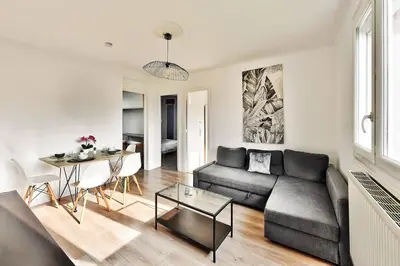 Coin salon dans l'établissement Appartement de charme, proche de toutes commonidités