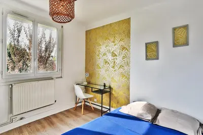 Un ou plusieurs lits dans un hébergement de l'établissement Appartement de charme, proche de toutes commonidités