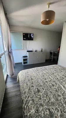 Un ou plusieurs lits dans un hébergement de l'établissement Cosy Studio Monplaisir Lumière Metro Lyon 8