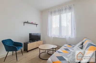 Télévision ou salle de divertissement dans l'établissement Duo Nature - Jardin, Barbecue, Jeux & Pétanque