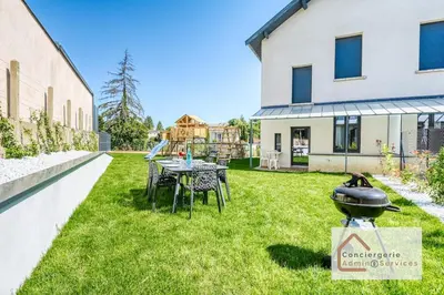 Jardin de l'établissement Duo Nature - Jardin, Barbecue, Jeux & Pétanque