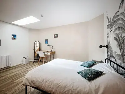 Un ou plusieurs lits dans un hébergement de l'établissement BnGo l L'interlude Bleu l T2, 4p, Mermoz Hôpital