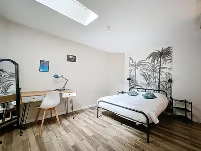 Un ou plusieurs lits dans un hébergement de l'établissement BnGo l L'interlude Bleu l T2, 4p, Mermoz Hôpital