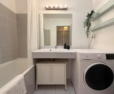 Salle de bains dans l'établissement L'Épicurien Wilson - Parking gratuit, Wifi, Calme
