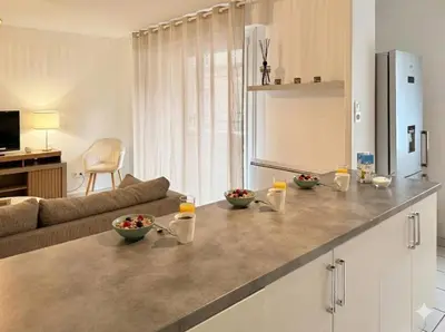 Cuisine ou kitchenette dans l'établissement L'Épicurien Wilson - Parking gratuit, Wifi, Calme