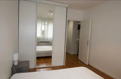 Un ou plusieurs lits dans un hébergement de l'établissement Chambre privée dans bel appartement lumineux