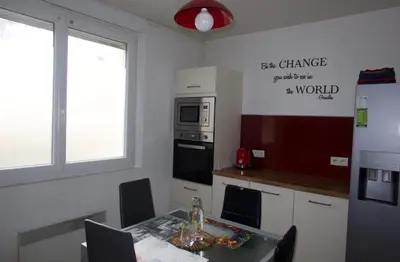 Cuisine ou kitchenette dans l'établissement Chambre privée dans bel appartement lumineux