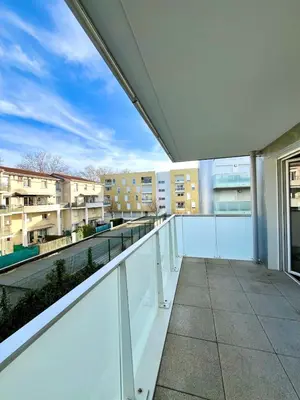 Balcon ou terrasse dans l'établissement Le Casual avec parking - 5 pers - Proche Gare Vénissieux - à 15 min de Lyon