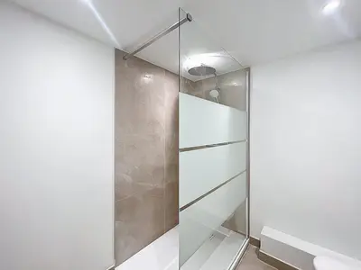 Salle de bains dans l'établissement Le BEAU LOUIS