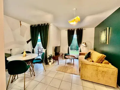 Coin salon dans l'établissement Emerald Chic - Terrace Fiber & Parking - 4 Guests