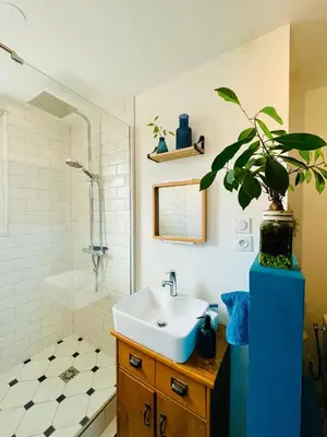 Salle de bains dans l'établissement Lumineuse chambre proche Gare de Lyon