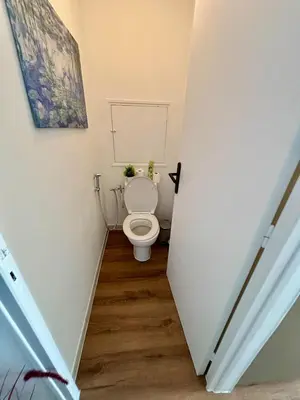Salle de bains dans l'établissement 2 Bedrooms, Tram, secure residence